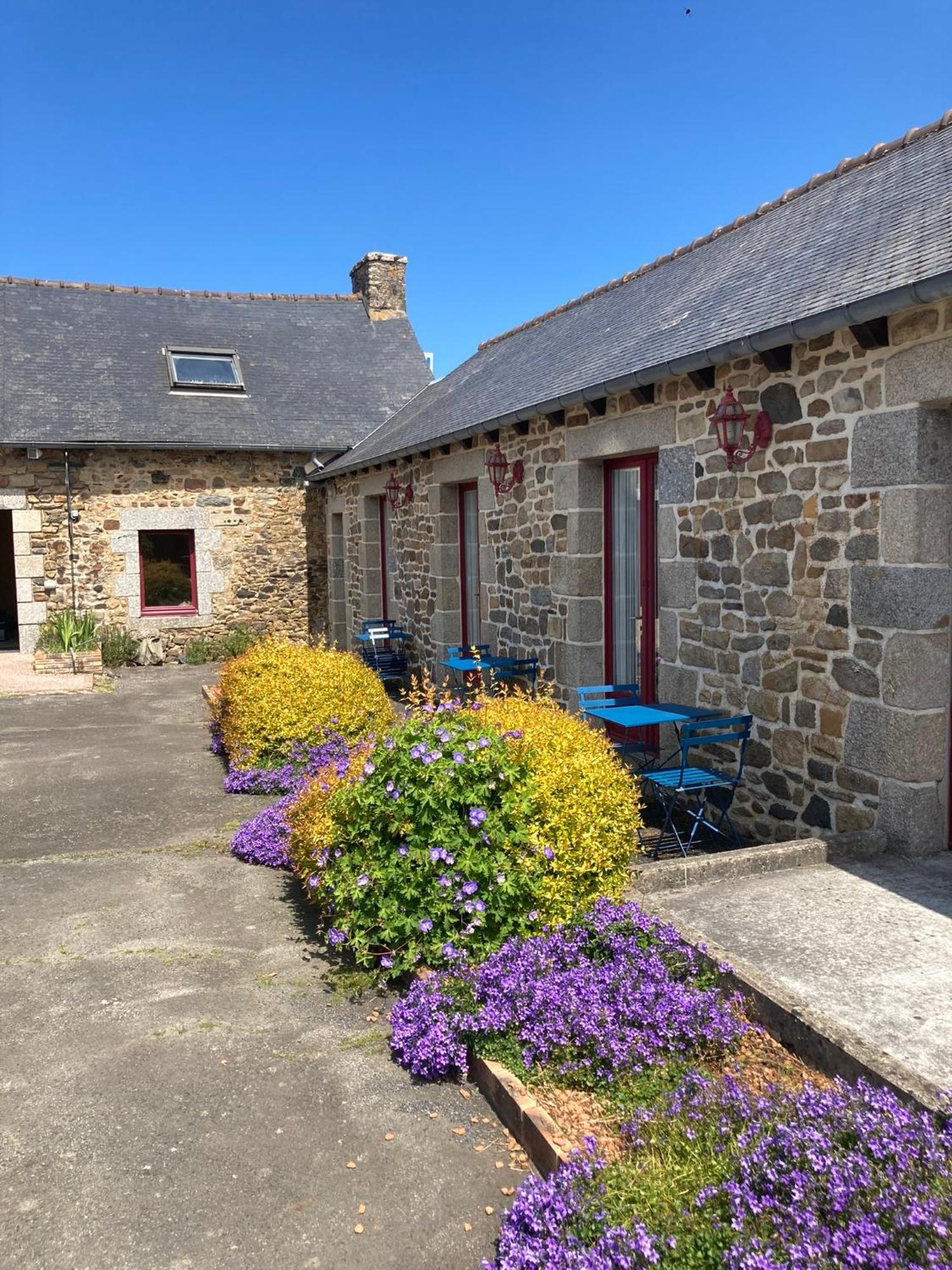 Hotel Les Voisins Beaucemaine Ploufragan Luaran gambar